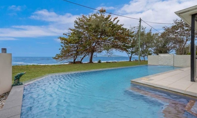 Saunders Beach Apartment | The Oceanfront on Cay