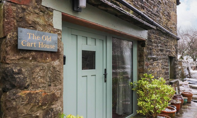 Garsdale Cottage | THE OLD CART HOUSE, pet friendly, with a garden in Sedbergh