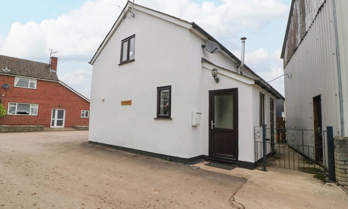 Hereford Cottage | THE OLD DAIRY, pet friendly, character holiday cottage in Allensmore