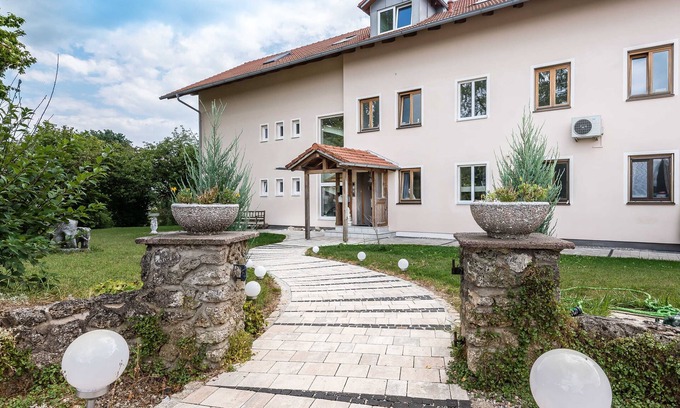 Edling Apartment | The Old Farmhouse