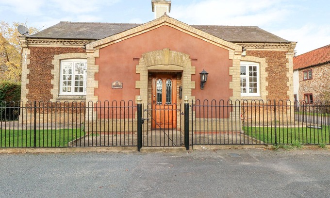 Wereham Cottage | THE OLD SCHOOL, pet friendly, with open fire in Downham Market