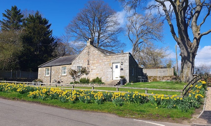 Edlingham Cottage | The Old School - sleeps 4 guests in 2 bedrooms