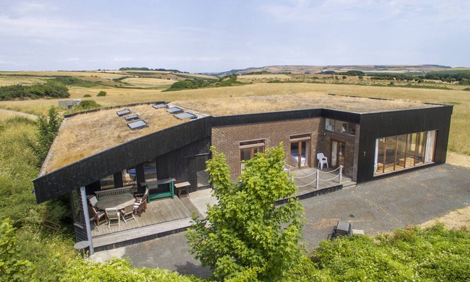 Ventnor Cottage | The Old Signal House - a cottage that sleeps 9 guests in 4 bedrooms