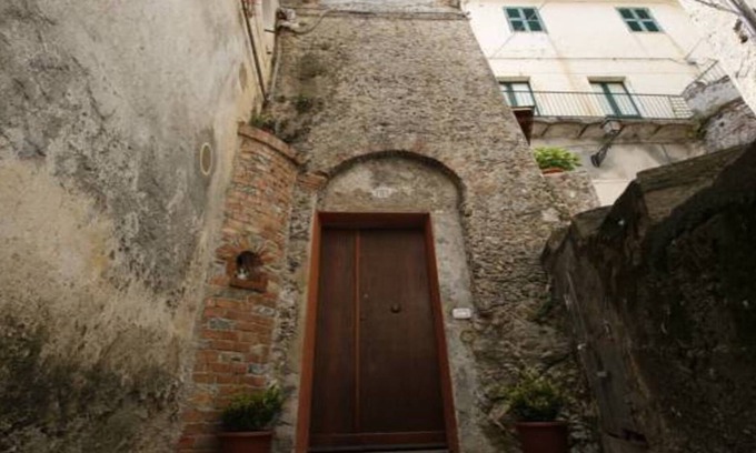 Buonvicino House | The Old Tower Elegant traditional style cottage in the historic center.