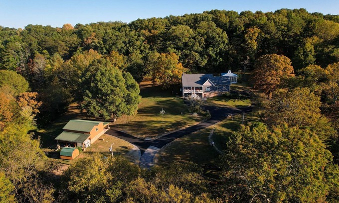 Hixson House | The Ole Pole Barn at Dry Creek Hideaways