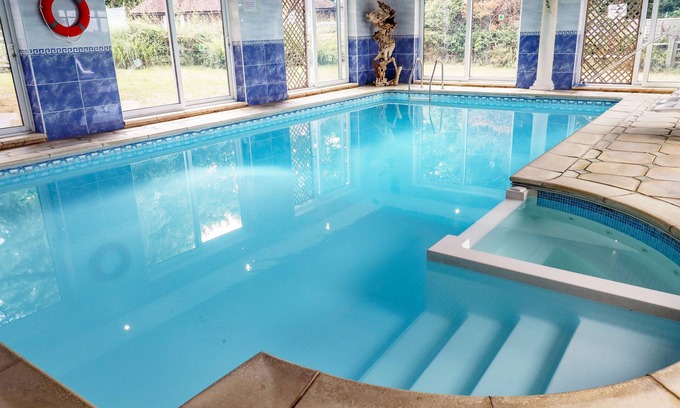Northiam Cottage | THE ORCHARD, pet friendly, character holiday cottage in Peasmarsh