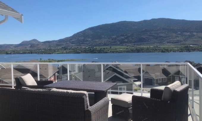 Okanagan-Similkameen House | The Osoyoos Lake Breeze Cottage overlooking Osoyoos lake!