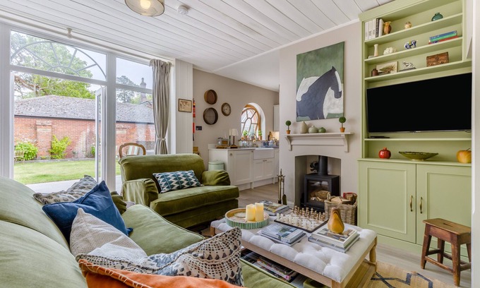 Tunstead House | The Ostlery - Two Bedroom House, Sleeps 4