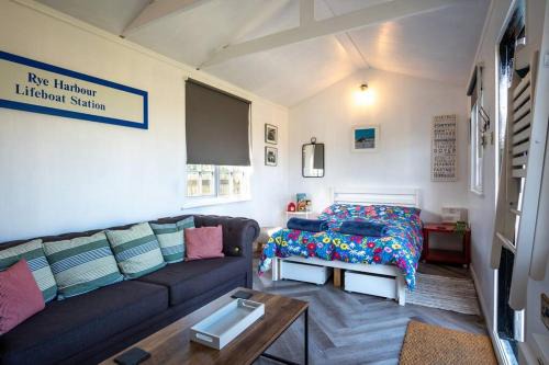 Rye Harbour Apartment | The Other Red Hut