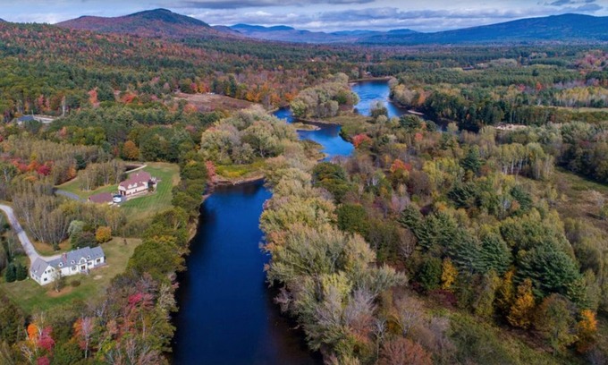 Bethel House | The Paddle House: Riverfront, Rafts, Ultimate Game Room, Hot Tub, Yard Games!