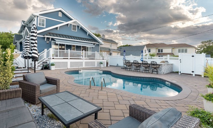 Point Pleasant Beach House | The Parkway Beach House-Two Blocks to the beach w/in ground heated s/water pool