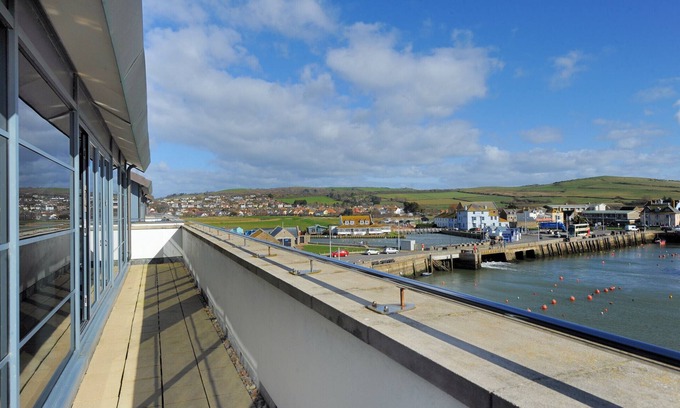 West Bay Cottage | THE PENTHOUSE, family friendly, luxury holiday cottage in West Bay