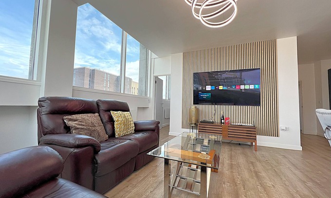 Theatreland Birmingham Apartment | The Penthouse Of Opulence City Centre Apartments