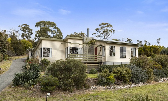 Glamorgan-spring Bay Council House | The perfect base to relax and explore Maria Island
