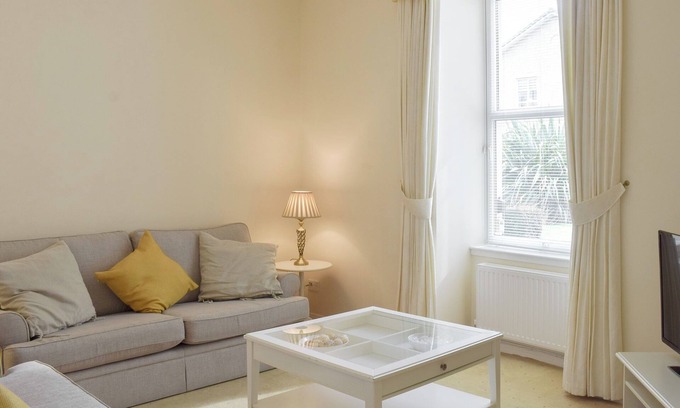 Troon Cottage | The perfect coastal getaway for friends and family.