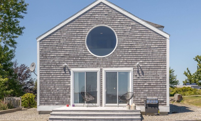 Pubnico Cottage | The perfect East Coast experience. Guesthouse on 38 acres with 360° Ocean views.