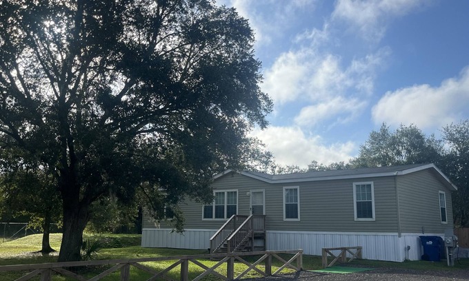 Clewiston House | The Perfect Get away from the City Stress!!