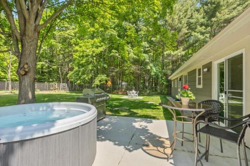 Saugatuck House | The Pines-Petsfenced yardhot tub town