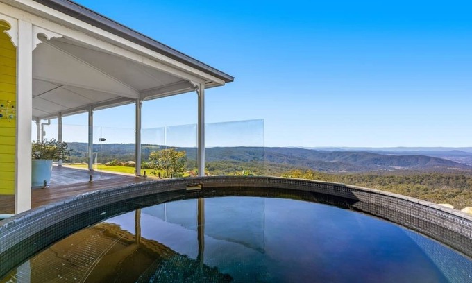 Ravensbourne Ski Chalet | The Quince Cottage - 3 Bedrooms