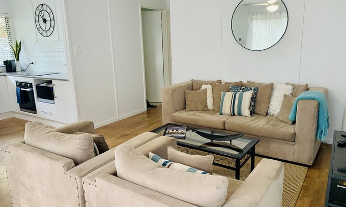 The Range Apartment | ‘The Range Retreat’ 2 brm unit near Mater, schools & gardens