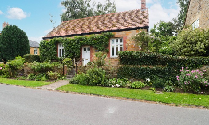 Hinton St. George House | THE READING ROOM, pet friendly, with open fire in Hinton St George