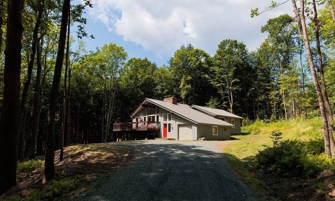 Quechee House | The Real Vermont All Seasons Get-Away Home - Part of Queche Lakes Country Club