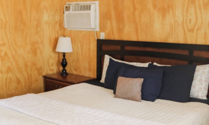 Owanka Hotel | The Redwood Motel