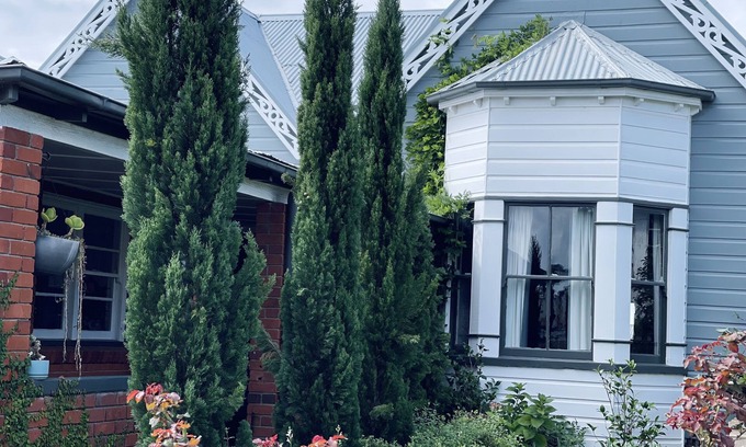 Tenterfield House | The Residence | Historic Home with Fireplace