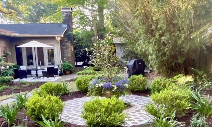 Mount Pleasant House | THE RESTFUL RETREAT, CLOSE TO EVERYTHING!