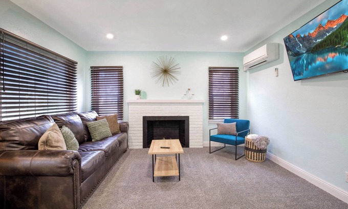 Twin Falls House | The Restful Retreat: King & Queen, large yard & covered deck, pet friendly!