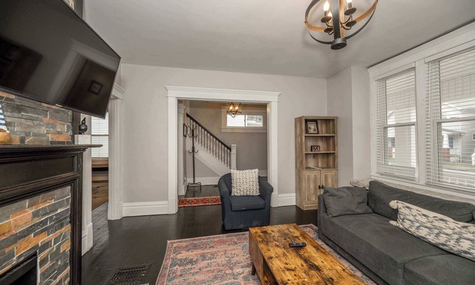 Livingston Park House | The Restful Roost w Hot Tub
