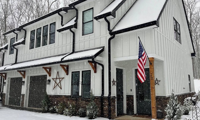 Rustburg House | The Retreat at Candlers Mountain - Near Liberty University & Downtown Lynchburg