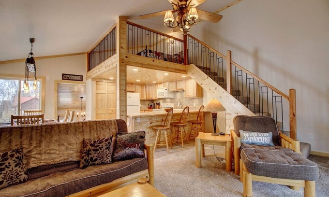 Breezy Point House | The Retreat - Fall colors coming soon! Make your reservation today.