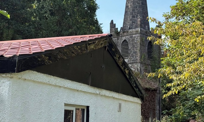 Parteen Ski Chalet | The River Lodge. Cottage on river-fronted estate 10 mins from Limerick City