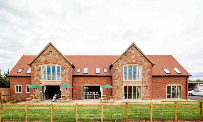 Chelmarsh Cottage | The Rookery - sleeps 20 guests in 9 bedrooms