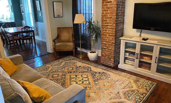Brunswick House | The Roots & River Guest House in Brunswick's Historic Downtown