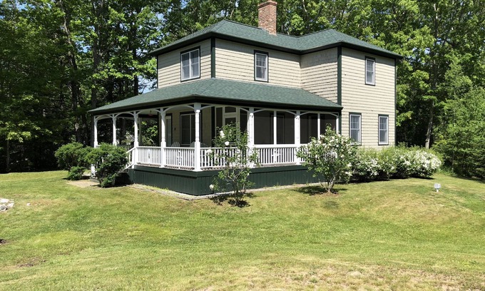 Round Pond House | The Round Pond Getaway at Moxie Cove