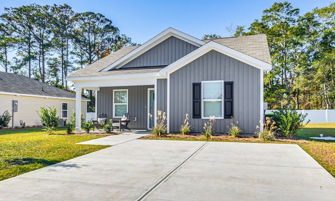 Ocean Isle Beach House | The Salt Tee Cottage - Golf & Beach minutes away!