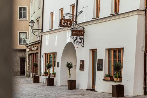 Hallein Apartment | the salt townhouse