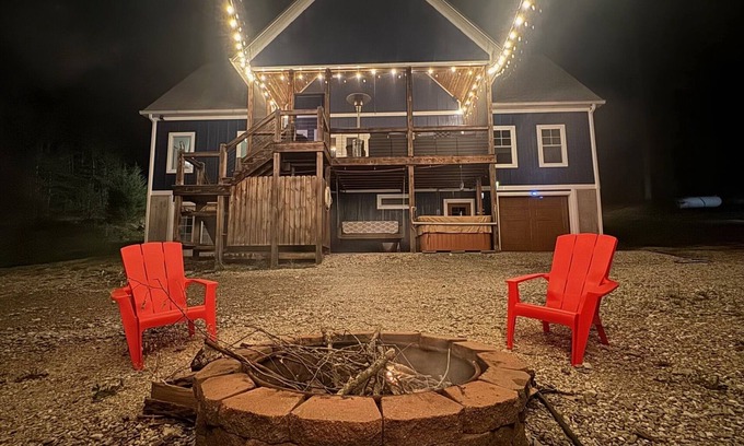 Cub Run House | The Salty Dog! 5 Bd/4 Bath Lake House, Hot Tub, Perfect for Families & Groups