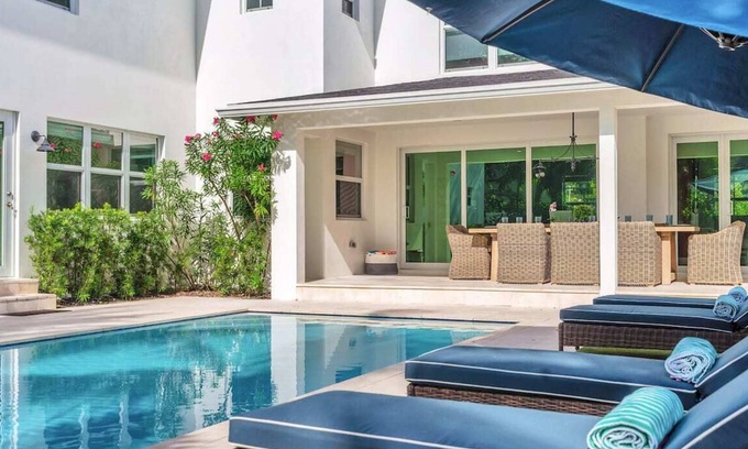 Southside Villa | The Sapphire Villa - LUX 5 Bed