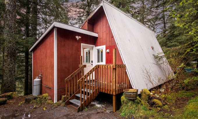 Kodiak Cabin | The Shoreline Cabin - An Authentic Alaskan Retreat