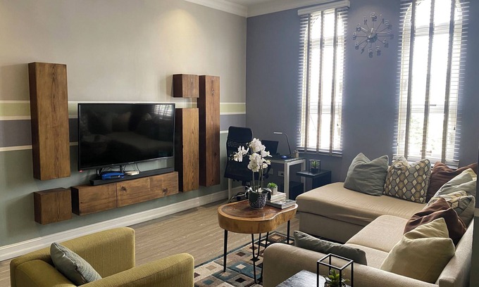 Constant Spring Apartment | The Sky Lounge - 2BD APT w/Amazing Roof Deck Views