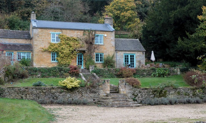 Salperton Cottage | THE SNICKET, pet friendly, character holiday cottage in Northleach