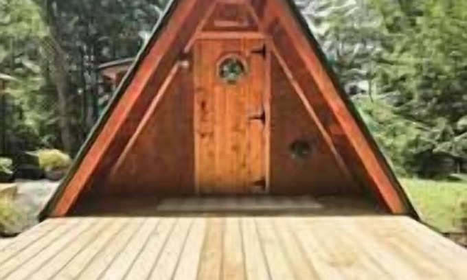Malone Cabin | The Songbird - A Couple's Dream