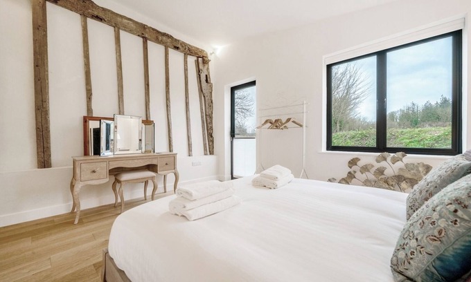 Bury St Edmunds Apartment | The Stable Barn, Smallwood Farm House