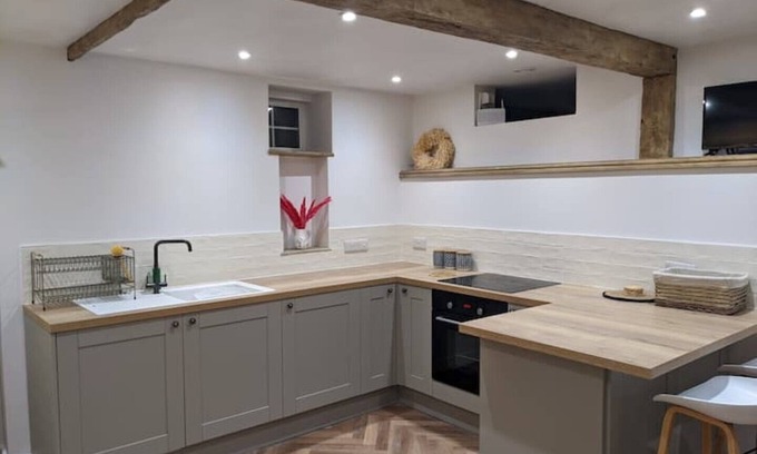 Brent Knoll House | The Stable - cosy, romantic space in a quiet village location