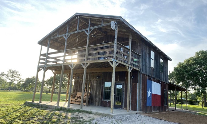 Caldwell Other | The Stablehouse at Copperas Creek - A Fully Renovated Relaxing Retreat