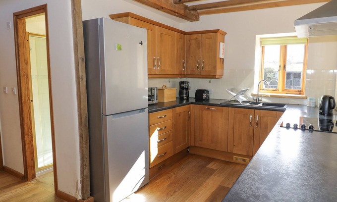 Little Cowarne Cottage | THE STABLES, pet friendly, with a garden in Little Cowarne