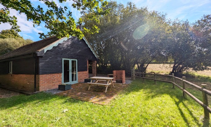 Shirrell Heath Cottage | The Stables, Wickham - a barn conversion that sleeps 2 guests in 1 bedroom
